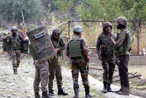 Jammu-Kashmir : पुलिस ने शनिवार को कुपवाड़ा ज़िले में नियंत्रण रेखा के माछिल सेक्टर में दो चरमपंथियों को मारने का दावा किया है.