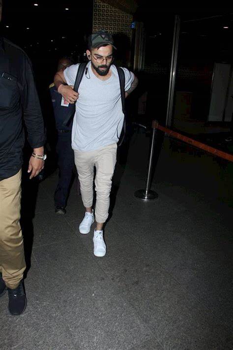 World Cup 2023 : मुंबई वापस लौटे विराट कोहली